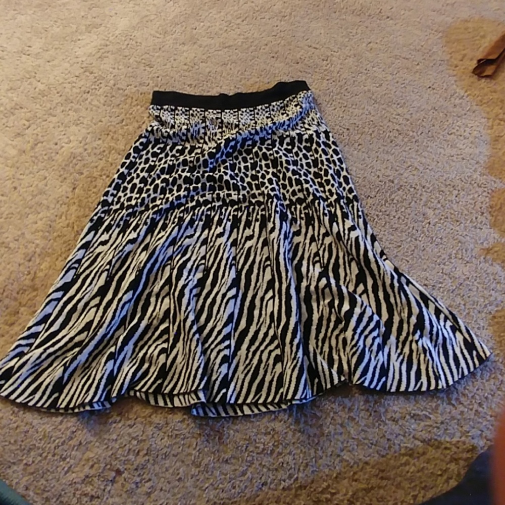 Sweater skirt - black and white print